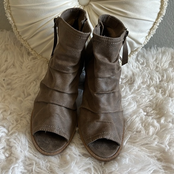 Heel boots-Dark Beige Suede - Picture 4 of 4
